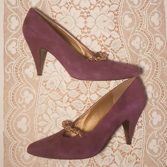 Stuart Weitzman Shoes - VTG STUART WEITZMAN FOR MR.SEYMOUR SUEDE PUMP SZ 9